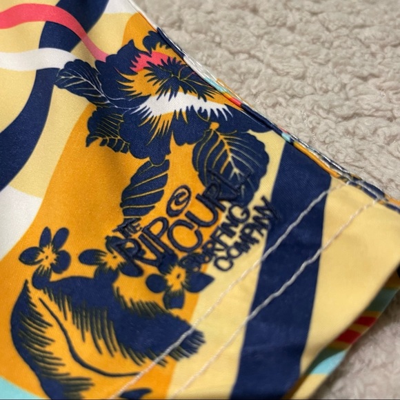 WOMEN’S VINTAGE RIP CURL SWIM SHORTS - Picture 2 of 6